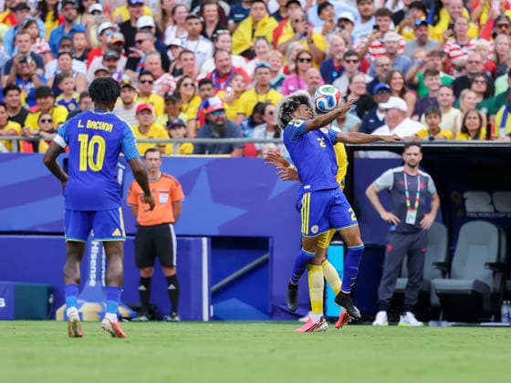 June 20, 2026: CuraoÂßao midfielder Tahith Chong (21) grabs control of the ball during the first half of the World Cup match between Ecuador and Curacao at Kansas City Stadium in Kansas City, MO. CSM WORLD CUP 2026: Ecuador Vs Curacao JUN 20  - ZUMAc04_ 20260620_zma_c04_027 Copyright: xStephenxFurstx