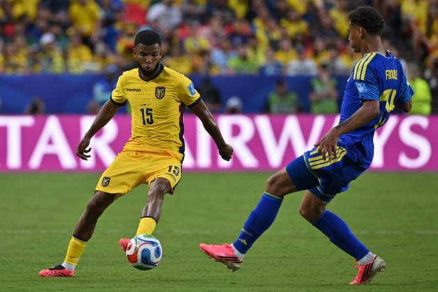 FIFA World Cup, WM, Weltmeisterschaft, Fussball 2026 - Group E - Ecuador vs Curacao Pedro Vite of Ecuador (L) in action against Deveron Fonville of Curacao (R) during the FIFA World Cup 2026 group stage match Ecuador against Curacao, in Kansas City, USA, 20 June 2026. KANSAS CITY United States  Copyright: xAMYxKONTRASx