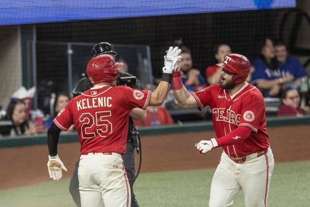 June 20, 2026, Arlington, Texas, USA: Texas Rangers left fielder JARRED KELENIC (25) congratulates Texas Rangers first baseman JAKE BURGER (21) on a homerun during a MLB, Baseball Herren, USA game between the San Diego Padres and Texas Rangers at Globe Life Field. San Diego wins in extra innings 6-4. MLB 2026: Padres 6:4 Rangers  - ZUMAf180 20260620_zsp_f180_005 Copyright: xMarkxFannx