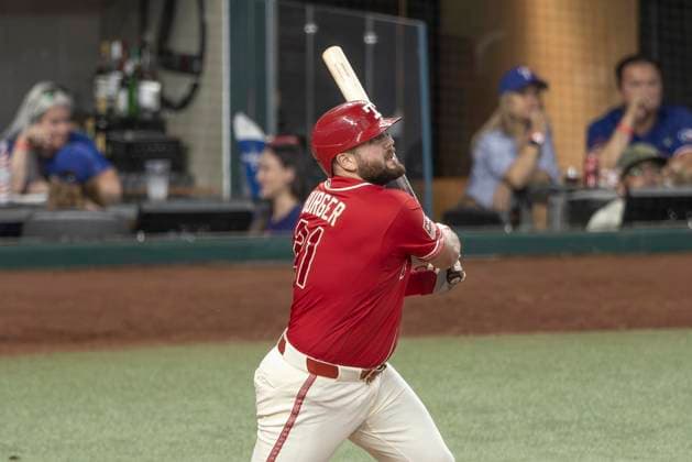 June 20, 2026, Arlington, Texas, USA: Texas Rangers first baseman JAKE BURGER (21) hits a two run homerun during a MLB, Baseball Herren, USA game between the San Diego Padres and Texas Rangers at Globe Life Field. San Diego wins in extra innings 6-4. MLB 2026: Padres 6:4 Rangers  - ZUMAf180 20260620_zsp_f180_010 Copyright: xMarkxFannx