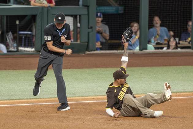 June 20, 2026, Arlington, Texas, USA: Texas Rangers center fielder WYATT LANGFORD (36) gets tagged out by San Diego Padres third baseman MANNY MACHADO (13) during a MLB, Baseball Herren, USA game between the San Diego Padres and Texas Rangers at Globe Life Field. San Diego wins in extra innings 6-4. MLB 2026: Padres 6:4 Rangers  - ZUMAf180 20260620_zsp_f180_024 Copyright: xMarkxFannx