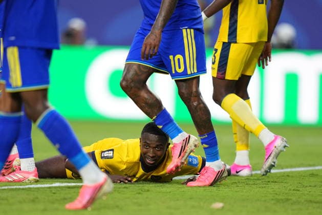Ecuador v Curacao - FIFA World Cup, WM, Weltmeisterschaft, Fussball 2026 - Group E KANSAS CITY, UNITED STATES - JUNE 20: Pervis Estupinan (7) of Ecuador falls down during the 2026 FIFA World Cup First Stage Group E match between Ecuador and Curacao at Arrowhead Stadium (Kansas City Stadium) in Kansas City, Missouri, United States on June 20, 2026. Hakan Akgun Anadolu Missouri United States. Editorial use only. Please get in touch for any other usage.  Copyright: x2026xAnadoluxHakanxAkgunx