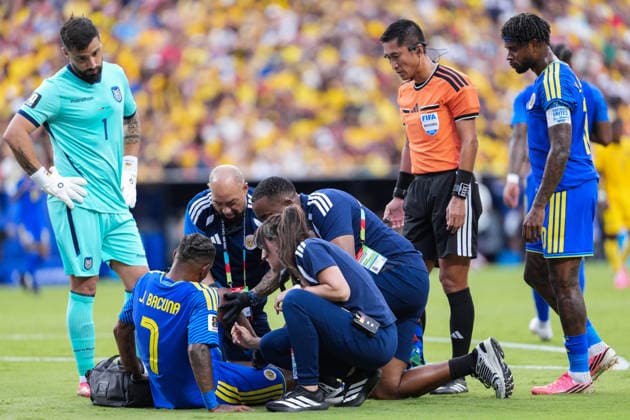 Juninho Bacuna of Curacao is attended by trainers after going down with an injury in the first half of the FIFA Men’s World Cup 2026 Group Stage football match between Ecuador and Curacao at Kansas City Stadium, in Kansas City on June 20th 2026 (Photo by Alexandra Fechete SPP)  Copyright: xAlexandraxFechete SPPx Sportspressphoto_SPR172285