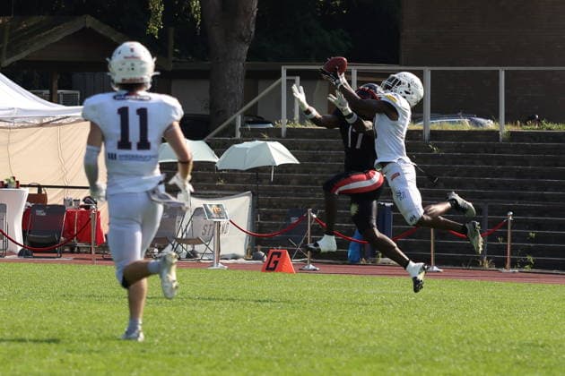 Brandon Potts (Braunschweig Lions, 00) catches the ball for an Interception, Düsseldorf Panther vs Braunschweig Lions, American Football, GFL, German Football League, Season 2026, Week 7, 20.06.2026, Photo: Foot Bowl Klaus Sack Düsseldorf Stadion VfL Benrath Deutschland Copyright: xFootxBowl KlausxSackx