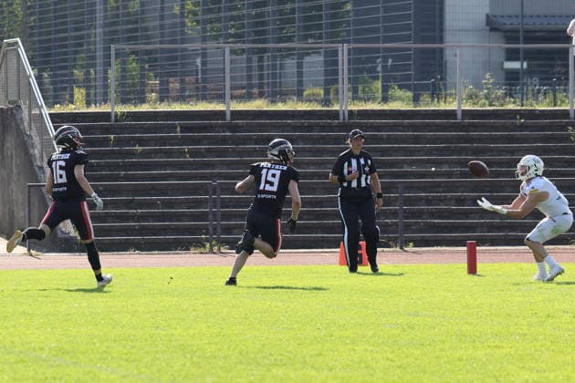 Leon Kusterer (Braunschweig Lions, 06) catches a Touchdown, Düsseldorf Panther vs Braunschweig Lions, American Football, GFL, German Football League, Season 2026, Week 7, 20.06.2026, Photo: Foot Bowl Klaus Sack Düsseldorf Stadion VfL Benrath Deutschland Copyright: xFootxBowl KlausxSackx