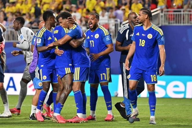 FIFA World Cup, WM, Weltmeisterschaft, Fussball 2026 - Group E - Ecuador vs Curacao Players of Curacao embrace after the FIFA World Cup 2026 group stage match Ecuador against Curacao, in Kansas City, USA, 20 June 2026. KANSAS CITY United States  Copyright: xAMYxKONTRASx