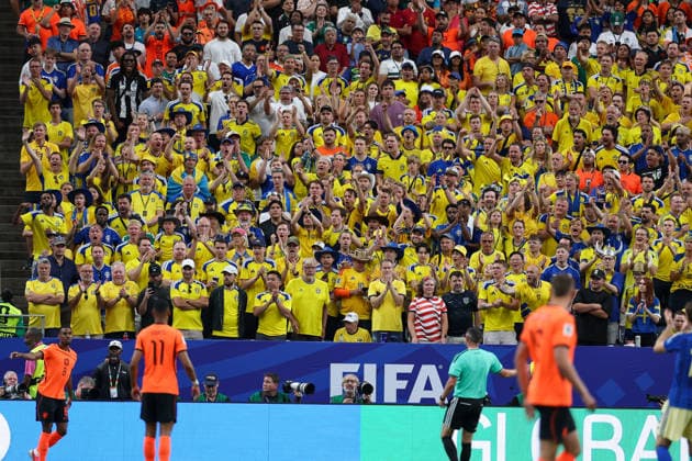 Swedish fans cheering on their team during the 2026 FIFA World Cup Group F match between the Netherlands and Sweden at Houston Stadium on June 20, 2026, in Houston, United States ,detected_source_language