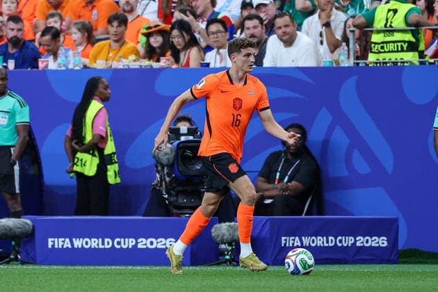 Guus Til of the Netherlands runs forward with the ball during the 2026 FIFA World Cup Group F match between the Netherlands and Sweden at Houston Stadium on June 20, 2026, in Houston, United States. Photo by Torbjorn Tande, DeFodi Images,detected_source_language