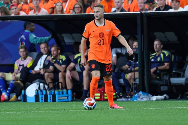 Teun Koopmeiners of the Netherlands with the ball at his feet during the 2026 FIFA World Cup Group F match between the Netherlands and Sweden at Houston Stadium on June 20, 2026, in Houston, United States. Photo by Torbjorn Tande, DeFodi Images,detected_source_language