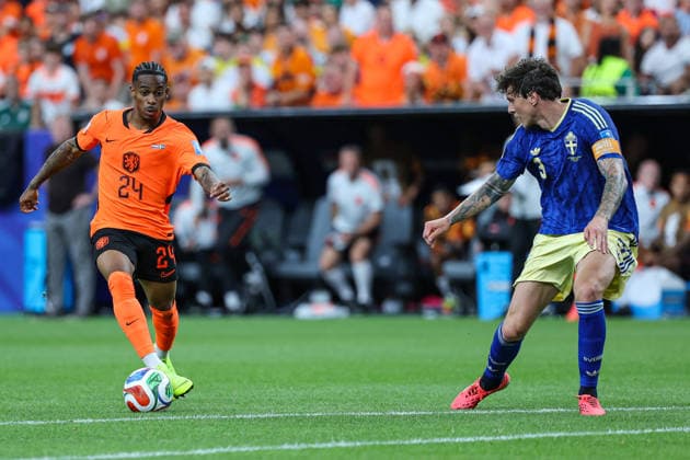 Crysencion Summerville of the Netherlands runs forward with the ball during the 2026 FIFA World Cup Group F match between the Netherlands and Sweden at Houston Stadium on June 20, 2026, in Houston, United States. Photo by Torbjorn Tande, DeFodi Images,detected_source_language