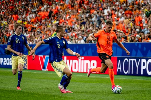 HOUSTON — Alexander Bernhardsson of Sweden, Gustaf Lagerbielke of Sweden, and Mickey van de Ven of the Netherlands during the 2026 World Cup at NRG Stadium on June 20, 2026, in Houston, United States. Photo by Stefan Koops, EYE4IMAGES, DeFodi Images,detected_source_language