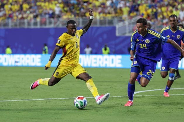 KANSAS CITY, MO - JUNE 20: John Yeboah 9 of Ecuador takes a shot in the box in the second half of the FIFA World Cup, WM, Weltmeisterschaft, Fussball 2026 Group E match between Ecuador and Curacao on June 20, 2026 at Kansas City Stadium in Kansas City, MO. (Photo by Scott Winters Icon Sportswire) SOCCER: JUN 20 FIFA World Cup 26 Group E - Ecuador vs Curacao EDITORIAL USE ONLY Icon2606200800