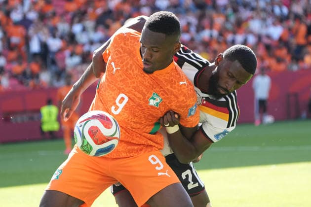 Ange Yoan Bonny (Ivory Coast, Côte dIvoire), age 9, and Antonio Rüdiger (Germany) battle for the ball in Toronto on June 20, 2026. Germany vs. Ivory Coast, Toronto Stadium, World Cup 26, Group E, Matchday 2,detected_source_language