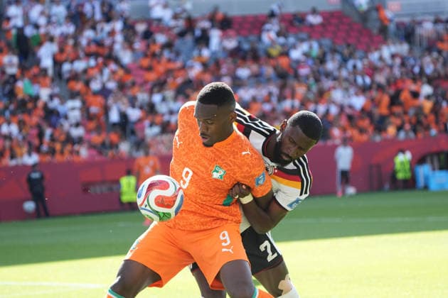 Ange Yoan Bonny (Ivory Coast, Côte dIvoire), age 9, and Antonio Rüdiger (Germany) battle for the ball in Toronto on June 20, 2026. Germany vs. Ivory Coast, Toronto Stadium, World Cup 26, Group E, Matchday 2,detected_source_language