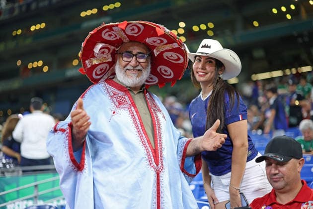 June 20, 2026, Monterrey, Mexico: Tunisian fans pose for a photo moments before the match between Tunisia and Japan for the 2st round of the group F of the FIFA World Cup, WM, Weltmeisterschaft, Fussball 2026 at Monterrey Stadium on June 20, 2026 in Monterrey, Mexico. Photo: DiaEsportivo FIFA World Cup 2026, Tunisia Vs Japan, Monterrey, Mexico  - ZUMAh208 20260620_zsp_h208_002 Copyright: xHeulerxAndreyx