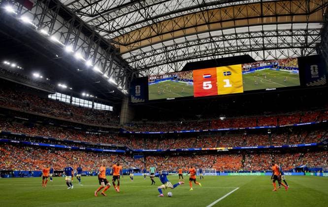 HOUSTON - (lr) Jan Paul van Hecke for the Netherlands, Gabriel Gudmundsson for Sweden or the Netherlands during the 2026 FIFA World Cup, WM, Weltmeisterschaft, Fussball Group F match between the Netherlands and Sweden at Houston Stadium on June 20, 2026 in Houston, United States. KOEN VAN WEEL ANP FIFA World Cup 2026 group stage 2026 xVIxANPxSportx xxANPxIVx 561561862 originalFilename: 561561862.jpg