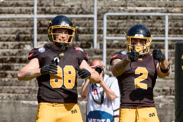 German Football League (GFL), Munich Cowboys vs Straubing Spiders, Munich Cowboys, Straubing Spiders, Jubel (celebration) 2026-06-20 in München (Städtisches Stadion an der Dantestraße (Dantestation)) Touchdown Munich Cowboys 6:0 BOCCELLA Gabriel (Munich Cowboys Wide Receiver (WR) Nr2-MUC2), REINER Sebastian (Munich Cowboys Tight End, Wide Receiver (TE, WR) Nr88-MUC88) sportworld München Städtisches Stadion an der Dant Bayern Deutschland *** German Football League (GFL), Munich Cowboys vs. Straubing Spiders, Munich Cowboys, Straubing Spiders, Celebration on June 20, 2026, at the Munich Municipal Stadium on Dantestraße, Dantestation Touchdown