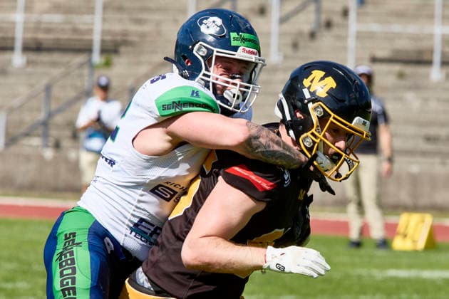 German Football League (GFL), Munich Cowboys vs Straubing Spiders, Munich Cowboys, Straubing Spiders, 2026-06-20 in München (Städtisches Stadion an der Dantestraße (Dantestation)) CHRISTMANN Magnus (Munich Cowboys Wide Receiver (WR) Nr85-MUC85), AIGNER Christopher (Straubing Spiders Defensive Back (DB) Nr32-SRS32) sportworld München Städtisches Stadion an der Dant Bayern Deutschland *** German Football League (GFL), Munich Cowboys vs. Straubing Spiders, Munich Cowboys, Straubing Spiders, June 20, 2026, at the Munich Municipal Stadium on Dantestraße, Dantestation, CHRISTMANN Magnus, Munich Cowboys wide receiver (WR) No. 85 (MUC85), AIGNER Christopher, Straubing Spiders, Defensive Back (DB), No. 32 (SRS32), Sportworld Munich, Municipal Stadium on Dantestraße, Dant, Bavaria, Germany,detected_source_language
