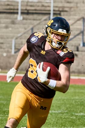 German Football League (GFL), Munich Cowboys vs Straubing Spiders, Munich Cowboys, Straubing Spiders, 2026-06-20 in München (Städtisches Stadion an der Dantestraße (Dantestation)) CHRISTMANN Magnus (Munich Cowboys Wide Receiver (WR) Nr85-MUC85), AIGNER Christopher (Straubing Spiders Defensive Back (DB) Nr32-SRS32) sportworld München Städtisches Stadion an der Dant Bayern Deutschland *** German Football League (GFL), Munich Cowboys vs. Straubing Spiders, Munich Cowboys, Straubing Spiders, June 20, 2026, at the Munich Municipal Stadium on Dantestraße, Dantestation, CHRISTMANN Magnus, Munich Cowboys wide receiver (WR) No. 85 (MUC85), AIGNER Christopher, Straubing Spiders, Defensive Back (DB), No. 32 (SRS32), Sportworld Munich, Municipal Stadium on Dantestraße, Dant, Bavaria, Germany,detected_source_language