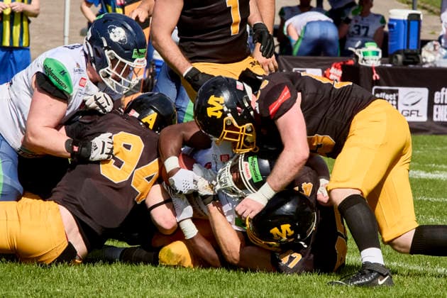 German Football League (GFL), Munich Cowboys vs Straubing Spiders, Munich Cowboys, Straubing Spiders, 2026-06-20 in München (Städtisches Stadion an der Dantestraße (Dantestation)) DAVIS J˜vonte (Straubing Spiders Running Back (RB) Nr2-SRS2), SPILLE Austin Matthew (Munich Cowboys Defence Line (DL) Nr94-MUC94), RUMPFINGER Johannes (Munich Cowboys Defence Line (DL) Nr47-MUC47), MAASSEN Luis (Munich Cowboys Linebacker (LB) Nr59-MUC59) sportworld München Städtisches Stadion an der Dant Bayern Deutschland *** German Football League (GFL), Munich Cowboys vs. Straubing Spiders, Munich Cowboys, Straubing Spiders, June 20, 2026, at the Munich Municipal Stadium on Dantestraße, Dantestation, DAVIS J˜vonte, Straubing Spiders, Running Back (RB) No. 2, SRS2, SPILLE Austin Matthew, Munich Cowboys, defensive line (DL), No. 94 (MUC94), RUMPFINGER Johannes, Munich Cowboys, defensive line (DL), No. 47 (MUC47), MAASSEN Luis, Munich Cowboys, linebacker (LB), No. 59 (MUC59), Sportworld Munich, Municipal Stadium on Dantestraße, Dant, Bavaria, Germany,detected_source_language
