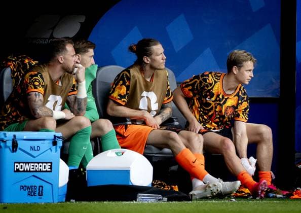HOUSTON - (lr) Netherlands goalkeeper Mark Flekken, Netherlands goalkeeper Robin Roefs, Wout Weghorst of the Netherlands and Frenkie de Jong of the Netherlands during the 2026 FIFA World Cup, WM, Weltmeisterschaft, Fussball Group F match between the Netherlands and Sweden at Houston Stadium on June 20, 2026 in Houston, United States. KOEN VAN WEEL ANP FIFA World Cup 2026 group stage 2026 xVIxANPxSportx xxANPxIVx 561561957 originalFilename: 561561957.jpg