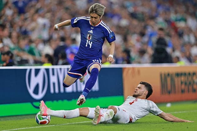 June 20, 2026, Monterrey, Mexico: Omar Rekik of Tunisia battles for possession ball with Junya Ito of Japan during the match between Tunisia and Japan for the 2st round of the group F of the FIFA World Cup, WM, Weltmeisterschaft, Fussball 2026 at Monterrey Stadium on June 20, 2026 in Monterrey, Mexico. Photo: DiaEsportivo FIFA World Cup 2026, Tunisia Vs Japan, Monterrey, Mexico  - ZUMAh208 20260620_zsp_h208_025 Copyright: xHeulerxAndreyx