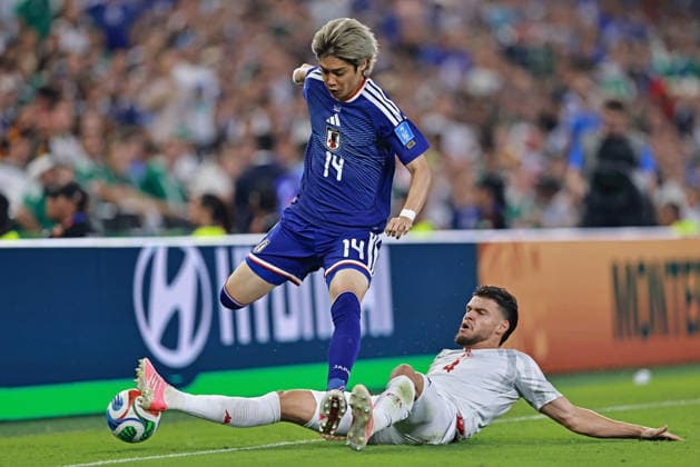 June 20, 2026, Monterrey, Mexico: Omar Rekik of Tunisia battles for possession ball with Junya Ito of Japan during the match between Tunisia and Japan for the 2st round of the group F of the FIFA World Cup, WM, Weltmeisterschaft, Fussball 2026 at Monterrey Stadium on June 20, 2026 in Monterrey, Mexico. Photo: DiaEsportivo FIFA World Cup 2026, Tunisia Vs Japan, Monterrey, Mexico  - ZUMAh208 20260620_zsp_h208_027 Copyright: xHeulerxAndreyx