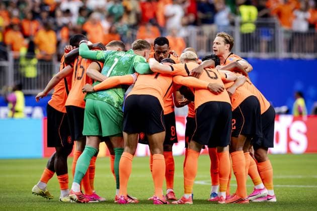 HOUSTON - The Netherlands players prior to the kick-off against Sweden during the FIFA 2026 World Cup Group F match between the Netherlands and Sweden at Houston Stadium on June 20, 2026, in Houston, United States. ROBIN VAN LONKHUIJSEN ANP FIFA World Cup, WM, Weltmeisterschaft, Fussball 2026 group stage 2026 xVIxANPxSportx xxANPxIVx 561562185 originalFilename: 561562185.jpg