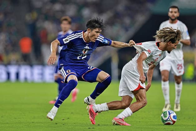 June 20, 2026, Monterrey, Mexico: Hannibal Mejbri of Tunisia battles for possession ball with Takehiro Tomiyasu of Japan during the match between Tunisia and Japan for the 2st round of the group F of the FIFA World Cup, WM, Weltmeisterschaft, Fussball 2026 at Monterrey Stadium on June 20, 2026 in Monterrey, Mexico. Photo: DiaEsportivo FIFA World Cup 2026, Tunisia Vs Japan, Monterrey, Mexico  - ZUMAh208 20260620_zsp_h208_030 Copyright: xHeulerxAndreyx