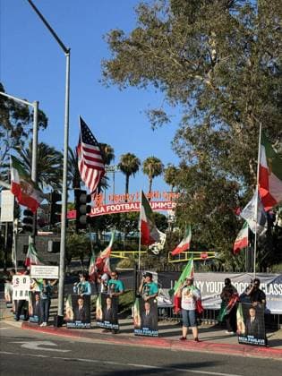 Protesters gather outside hotel hosting Iran national team, Nationalteam ahead of Belgium match LOS ANGELES, UNITED STATES - JUNE 20: Protesters gather outside the hotel hosting Iran’s national football team ahead of its 2026 FIFA World Cup, WM, Weltmeisterschaft, Fussball Group G match against Belgium, waving Iran’s former lion-and-sun flag and U.S. flags, in Los Angeles, united States, on June 20, 2026. Bozhan Memis Anadolu Los Angeles United States. Editorial use only. Please get in touch for any other usage.  Copyright: x2026xAnadoluxBozhanxMemisx