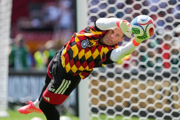 Ivory Coast vs Germany FIFA World Cup, WM, Weltmeisterschaft, Fussball Group G Match Manuel Neuer 01 of Germany warming up during the 2026 FIFA World Cup Group E match between Germany and Ivory Coast at Toronto Stadium. on June 20, 2026 in Toronto, Canada. (Photo by Leonardo Ramirez Eyepix Group) Copyright: xLeonardoxRamirezx xEyepixxGroupx LR20062026-04580