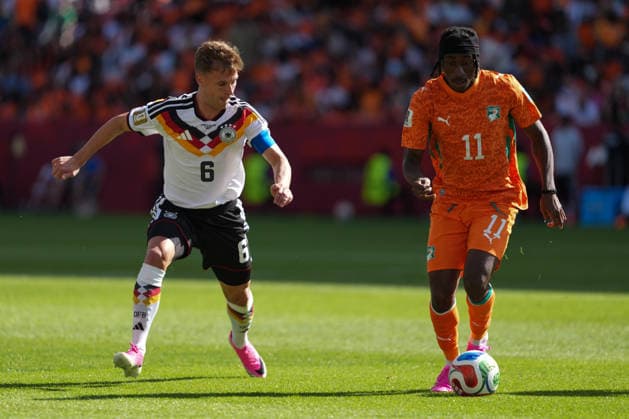 Ivory Coast vs Germany FIFA World Cup, WM, Weltmeisterschaft, Fussball Group G Match Joshua Kimmich 06 of Germany and Yan Diomande 11 of Ivory Coast battle for the ball during the 2026 FIFA World Cup Group E match between Germany and Ivory Coast at Toronto Stadium. on June 20, 2026 in Toronto, Canada. (Photo by Leonardo Ramirez Eyepix Group) Copyright: xLeonardoxRamirezx xEyepixxGroupx LR20062026-08675