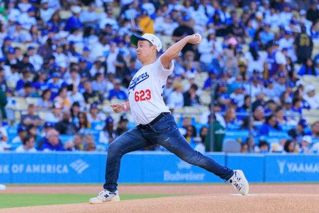 June 20, 2026, Los Angeles, California, USA: Yuichi Nikaido president of Nikaido Shuzou, throws the ceremonial first pitch before a MLB, Baseball Herren, USA regular season game between the Los Angeles Dodgers and the Baltimore Orioles on Saturday June 20, 2026 at Dodger Stadium in Los Angeles, California. Dodgers loses to Orioles, 2-3. JAVIER ROJAS PI Los Angeles USA - ZUMAp124 20260620_zaa_p124_002 Copyright: xJavierxRojasx