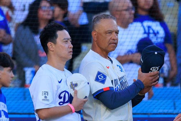 June 20, 2026, Los Angeles, California, USA: Yuichi Nikaido president of Nikaido Shuzou, and manager, Dave Roberts of the Los Angeles Dodgers listien to the national anthem before a MLB, Baseball Herren, USA regular season game between the Los Angeles Dodgers and the Baltimore Orioles on Saturday June 20, 2026 at Dodger Stadium in Los Angeles, California. Dodgers loses to Orioles, 2-3. JAVIER ROJAS PI Los Angeles USA - ZUMAp124 20260620_zaa_p124_005 Copyright: xJavierxRojasx