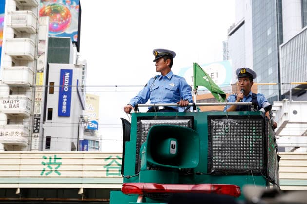 June 21, 2026, Tokyo, Japan: Police officers control the famous Shibuya Scramble Crossing as Japanese soccer fans gather to celebrate Japan s victory over Tunisia in Tokyo. The Tokyo Metropolitan Police protected the world-famous pedestrian crossing after Japan defeated Tunisia (4Ã¢â‚¬0) in a FIFA World Cup, WM, Weltmeisterschaft, Fussball 2026 Group F match. Japan Celebrates 4Ã¢â‚¬0 World Cup Victory At Shibuya Crossing  - ZUMAm191 20260621_aap_m191_019 Copyright: xRodrigoxReyesxMarinx