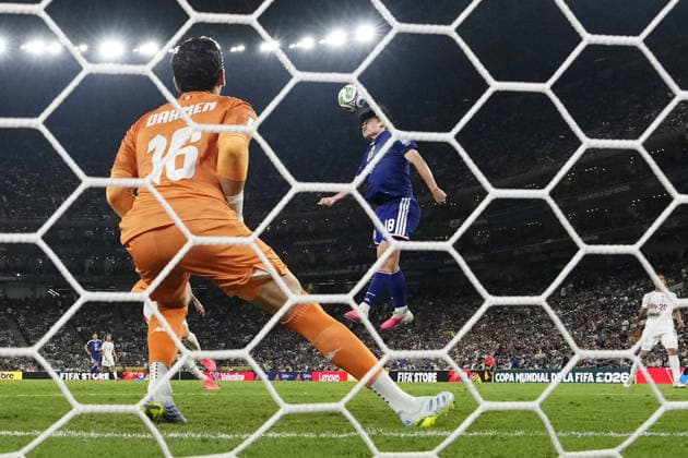 Football: 2026 World Cup Japan s Ayase Ueda (back, top) scores the team s fourth goal with a header in the second half of a World Cup Group F football match against Tunisia at Monterrey Stadium in Guadalupe, Mexico, on June 20, 2026.  A14AA0005619665P