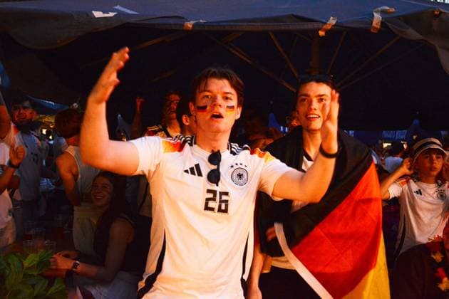 Public View Of WM Game Between German Vers Ivory Coast In Cologne People watch the World Cup game between Germany and Ivory Coast in a beer garden in Cologne, Germany, on June 20, 2026. cologne Germany  Copyright: xYingxTangx originalFilename:tang-publicvi260620_npSg4.jpg