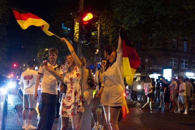 Public View Of WM Game Between German Vers Ivory Coast In Cologne German football fans celebrate the win of a game between Germany and Ivory Coast in Cologne, Germany, on June 20, 2026, after a public viewing at a sports bar. cologne Germany  Copyright: xYingxTangx originalFilename:tang-publicvi260620_npbZg.jpg