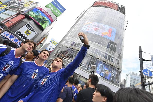 Japan-Tunisia World Cup match draws fans to Tokyo s Shibuya District TOKYO, JAPAN - JUNE 21: Football fans celebrate the victory of Japan team over Tunisia in public areas of Tokyo s Shibuya district, Japan on June 21, 2026, after the FIFA World Cup, WM, Weltmeisterschaft, Fussball 2026 Group F match between Japan and Tunisia being played in Monterrey, Mexico. The match is considered crucial for both teams hopes of advancing to the knockout stage of the tournament. David Mareuil Anadolu Tokyo Japan. Editorial use only. Please get in touch for any other usage.  Copyright: x2026xAnadoluxDavidxMareuilx