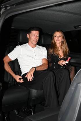 Football: Robert and Anna Lewandowski leave a restaurant in Milan