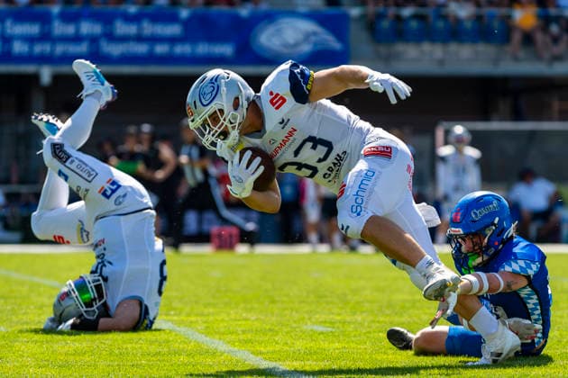 David King (Allgaeu Comets, DB, 19) stoppt Theo Michl (Pforzheim Wilddogs, RB, 33) GER, Pforzheim Wilddogs vs Allgaeu Comets, American Football, GFL, Saison 2026, Week 07, 20.06.2026, GER, Pforzheim Wilddogs vs Allgaeu Comets, American Football, GFL, Saison 2026, Week 07, 20.06.2026, Pforzheim *** David King, Allgäu Comets, DB, 19, tackles Theo Michl, Pforzheim Wilddogs, RB, 33, GER, Pforzheim Wilddogs vs. Allgäu Comets, American Football, GFL, 2026 Season, Week 07, June 20, 2026, GER, Pforzheim Wilddogs vs. Allgäu Comets, American Football, GFL, 2026 Season, Week 07, June 20, 2026, Pforzheim,detected_source_language Copyright: xEibner-Pressefoto FlorianxWolfx EP_FWF