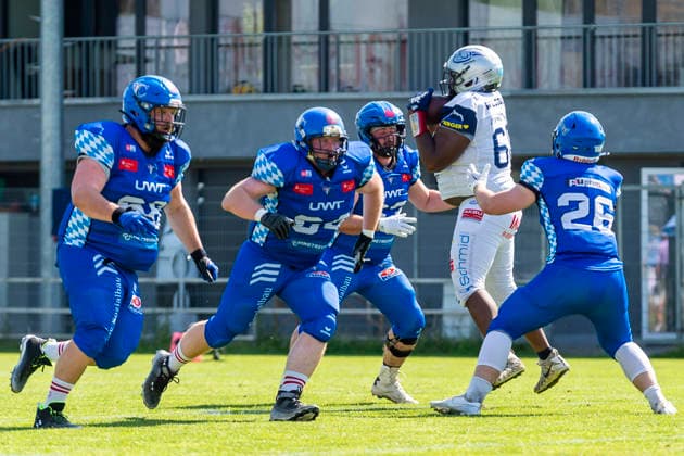 Interception und Pick-Six von Nathan Kalemba (Pforzheim Wilddogs, DL, 60) GER, Pforzheim Wilddogs vs Allgaeu Comets, American Football, GFL, Saison 2026, Week 07, 20.06.2026, GER, Pforzheim Wilddogs vs Allgaeu Comets, American Football, GFL, Saison 2026, Week 07, 20.06.2026, Pforzheim *** Interception and Pick Six by Nathan Kalemba, Pforzheim Wilddogs, DL, 60 GER, Pforzheim Wilddogs vs. Allgäu Comets, American Football, GFL, 2026 Season, Week 07, June 20, 2026, GER, Pforzheim Wilddogs vs. Allgäu Comets, American football, GFL, 2026 season, Week 07, June 20, 2026, Pforzheim,detected_source_language Copyright: xEibner-Pressefoto FlorianxWolfx EP_FWF