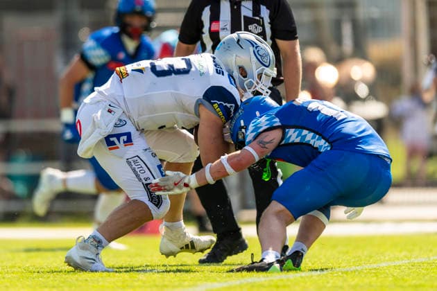 David King (Allgaeu Comets, DB, 19) mit Theo Michl (Pforzheim Wilddogs, RB, 33) GER, Pforzheim Wilddogs vs Allgaeu Comets, American Football, GFL, Saison 2026, Week 07, 20.06.2026, GER, Pforzheim Wilddogs vs Allgaeu Comets, American Football, GFL, Saison 2026, Week 07, 20.06.2026, Pforzheim *** David King, Allgäu Comets, DB, 19, with Theo Michl, Pforzheim Wilddogs, RB, 33, GER, Pforzheim Wilddogs vs. Allgäu Comets, American Football, GFL, 2026 Season, Week 07, June 20, 2026, GER, Pforzheim Wilddogs vs. Allgäu Comets, American Football, GFL, 2026 Season, Week 07, June 20, 2026, Pforzheim,detected_source_language Copyright: xEibner-Pressefoto FlorianxWolfx EP_FWF