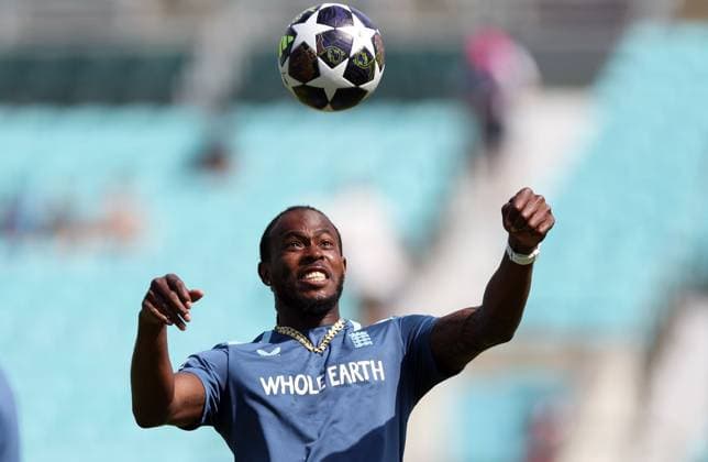 Jofra Archer of England warms up by playing football England v New Zealand, Second Test, Day Five, Rothesay Test Match Series, Cricket, The Kia Oval, London, UK - 21 Jun 2026London Kia Oval United Kingdom EDITORIAL USE ONLY No use with unauthorised audio, video, data, fixture lists, club league logos or live services. Online in-match use limited to 120 images, no video emulation. No use in betting, games or single club league player publications.  Copyright: xKieranxMcManus Shutterstockx 16928973e