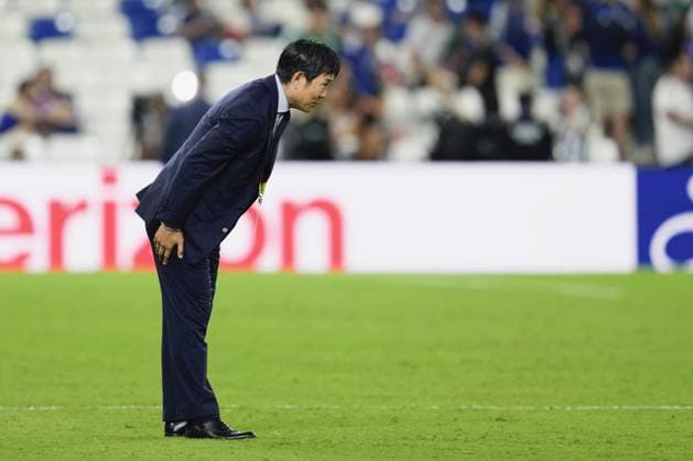 Fußball, FIFA WM 2026, Tunesien - Japan #7 Football: 2026 World Cup Japan head coach Hajime Moriyasu bows to the crowd following Samurai Blue s 4-0 victory in a World Cup Group F football match against Tunisia at Monterrey Stadium in Guadalupe, Mexico, in the early hours of June 21, 2026.  A14AA0005619689P