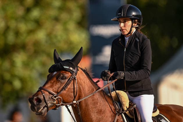 Sabine Maitrot Charmasson sur GUAPA-S participe au Prix Mairie du 7ème de de la 12ème édition Longines Paris Eiffel Jumping au pied de la Tour Eiffel sur le Champ-de-Mars à Paris, France, le 212 juin 2026. Perusseau-Veeren Bestimage 7th Arrondissement Town Hall Prize during the 12th edition of the Longines Paris Eiffel Jumping at Champ-de-Mars near Eiffel Tower in Paris, France, on June 21, 2026. Paris France  Copyright: xPerusseau-Veerenx xBestimagexPerusseau-Veerenx xBestimagex