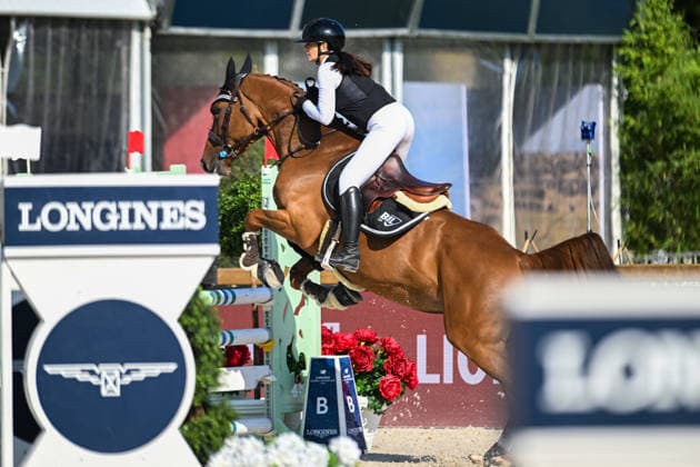 Caroline Baudry sur IN LOVE DES MAJUROS participe au Prix Mairie du 7ème de de la 12ème édition Longines Paris Eiffel Jumping au pied de la Tour Eiffel sur le Champ-de-Mars à Paris, France, le 212 juin 2026. Perusseau-Veeren Bestimage 7th Arrondissement Town Hall Prize during the 12th edition of the Longines Paris Eiffel Jumping at Champ-de-Mars near Eiffel Tower in Paris, France, on June 21, 2026. Paris France  Copyright: xPerusseau-Veerenx xBestimagexPerusseau-Veerenx xBestimagex