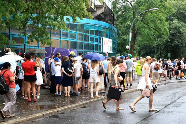 DEU, BERLIN TENNIS OPEN 2026, 21.06.2026, Rot-Weiss Tennisanlage, Steffi-Graf-Stadion, Berlin, DEU, BERLIN TENNIS OPEN 2026, im Bild Starkregen ueber der Tennisanlage, Zuschauer, Besucher, Fans müssen draussen bleiben , *** DEU, BERLIN TENNIS OPEN 2026, June 21, 2026, Rot Weiss Tennis Complex, Steffi Graf Stadium, Berlin, DEU, BERLIN TENNIS OPEN 2026, pictured nordphotoxGmbHx xEngler nph00076