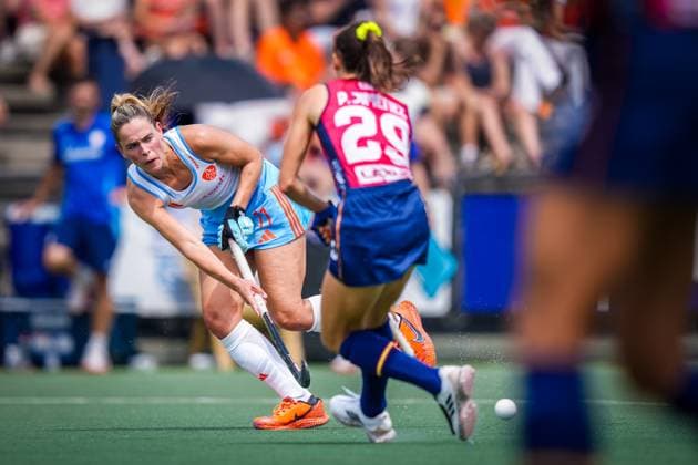 ROTTERDAM, 21-06-2026, HC Rotterdam, FIH Hockey Pro League Women, Season 2025-2026. Match between Netherlands and Spain (2nd match) , Picture shows Netherlands player Pien Sanders (C) Netherlands - Spain (2nd match)  x204526336x Copyright:
