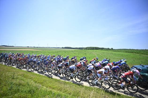 Baloise Belgium Tour 2026 Stage 5 HOEILAART, BELGIUM - JUNE 21 : Illustration picture of the start of the race during stage 5 of the 95th edition of Baloise Tour of Belgium an UCI ProSeries 2.Pro cycling road race stage for Men Elite of 183.6 km with start in Gingelom and finish in Hoeilaart on June 21, 2026 in Hoeilaart, Belgium, 21 06 2026 ( Motordriver Stephan Boone - Hoeilaart Belgium  Copyright: xTomasxSiskx